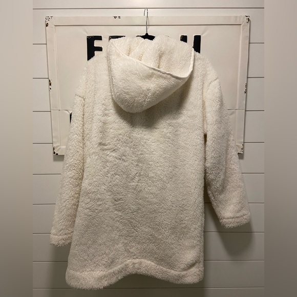 Bench Teddy sweater- size small - Picture 2 of 3